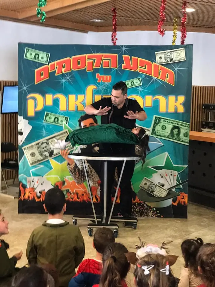 אריק דולאריק - מופע קסמים